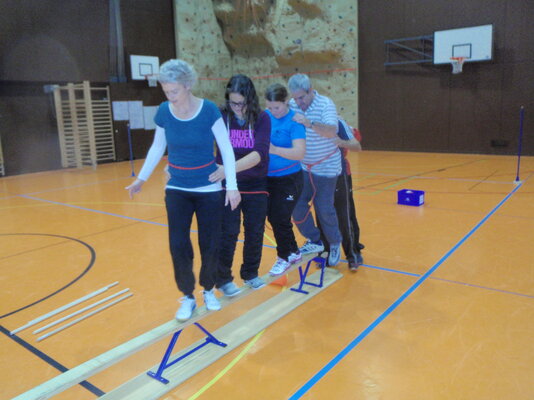 Erlebnispädagogik in der Turnhalle