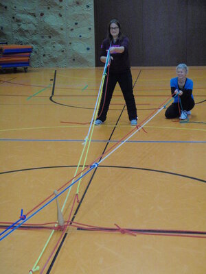 Erlebnispädagogik in der Turnhalle